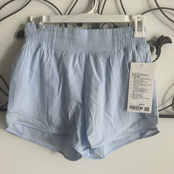 lululemon athletica Pants - 🫶🏼NWT Lululemon hotty hots 4” HR lined🫶🏼